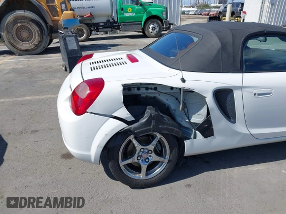 2002 Toyota MR2 z VIN JTDFR320120045045, wystawiony jako IAAI lot #42227577 z przebiegiem 128 095 mil mil oraz . Historia ofert i sprzedaży dostępna na DreamBid. Obrazek 6.