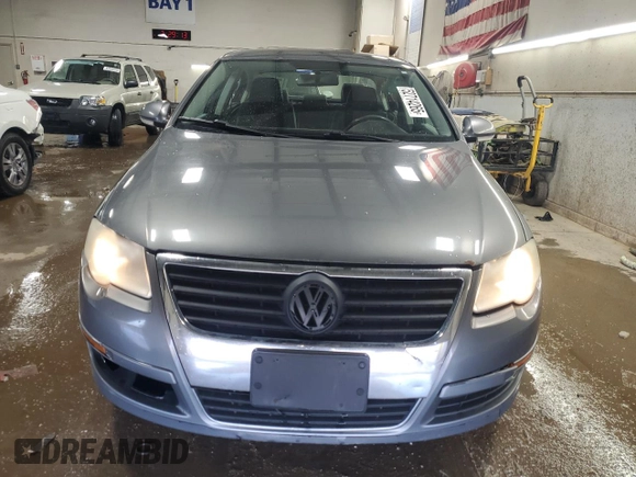 2008 Volkswagen Passat Turbo z VIN WVWJK73C08P045746, wystawiony jako Copart lot #52714265 z przebiegiem 202 420 mil mil oraz Szkoda całkowita • Salvage title. Historia ofert i sprzedaży dostępna na DreamBid. Obrazek 5.