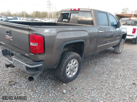 2015 GMC Sierra 2500HD SLT with VIN 1GT12ZE84FF168621, listed as a IAAI auction lot 41320970 with 292,164 mi miles. Bid and sale history available at carsss.com. Image 4.