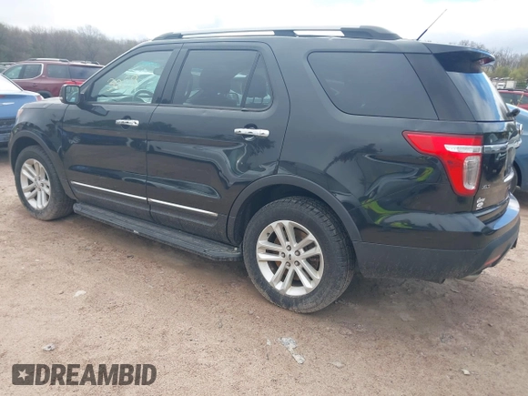 2014 Ford Explorer XLT with VIN 1FM5K8D8XEGB33891, listed as a IAAI auction lot 42143059 with 180,255 mi miles and . Bid and sale history available at carsss.com. Image 3.