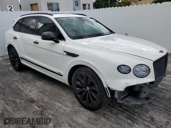 2021 Bentley Bentayga V8 z VIN SJAAM2ZV9MC036858, wystawiony jako Copart lot #41018244 z przebiegiem 29 054 mil mil oraz Nie do naprawy • Non repairable. Historia ofert i sprzedaży dostępna na DreamBid. Obrazek 4.
