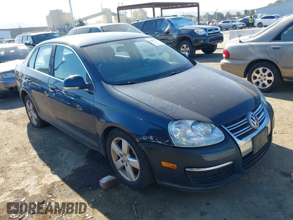 2008 Volkswagen Jetta SE with VIN 3VWRZ71K38M035479, listed as a IAAI auction lot 41399776 with 125,283 mi miles and . Bid and sale history available at DreamBid. Image 1.