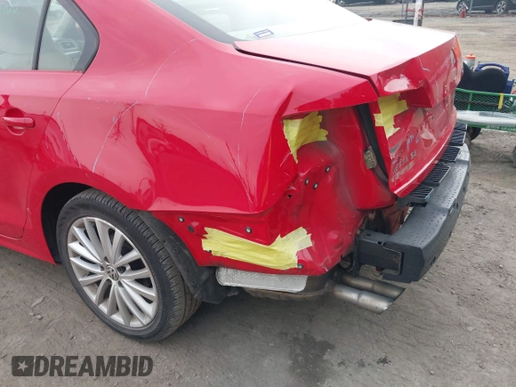 2015 Volkswagen Jetta SE z VIN 3VWD17AJ7FM204019, wystawiony jako IAAI lot #42279830 z przebiegiem 115 901 mil mil oraz . Historia ofert i sprzedaży dostępna na DreamBid. Obrazek 13.