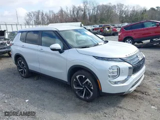 2023 Mitsubishi Outlander SE with VIN JA4J4UA85PZ061655, listed as a IAAI auction lot 41546158 with 30,658 mi miles. Bid and sale history available at carsss.com. Image 1.
