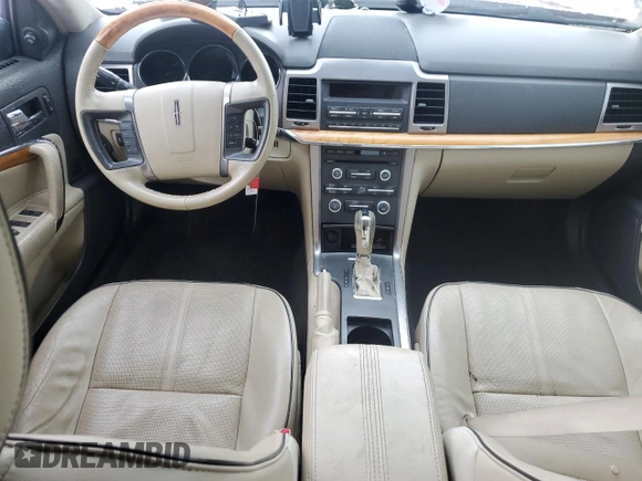 2010 Lincoln MKZ z VIN 3LNHL2GC6AR629927, wystawiony jako Copart lot #54663265 z przebiegiem 39 451 mil mil oraz Czysty tytuł • Clean title. Historia ofert i sprzedaży dostępna na DreamBid. Obrazek 8.