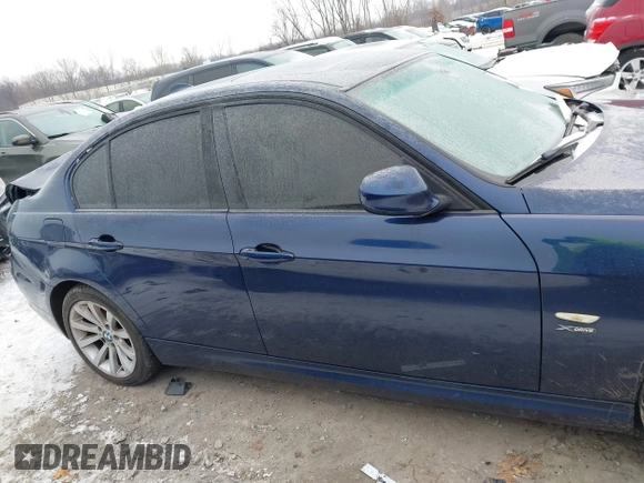 2011 BMW 3 Series 328i xDrive with VIN WBAPK7C59BA821214, listed as a IAAI auction lot 41293463 with 159,226 mi miles. Bid and sale history available at carsss.com. Image 12.