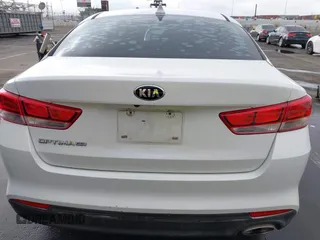 2016 Kia Optima LX z VIN 5XXGT4L37GG019740, wystawiony jako IAAI lot #41191720 z przebiegiem 134 390 mil mil oraz . Historia ofert i sprzedaży dostępna na DreamBid. Obrazek 16.