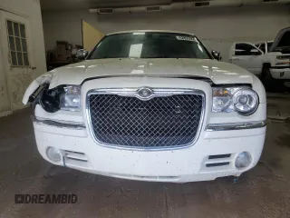 2009 Chrysler 300 with VIN 2C3KA63T59H633962, listed as a Copart auction lot 62899464 with 117,211 mi miles and Clean Title. Bid and sale history available at carsss.com. Image 5.