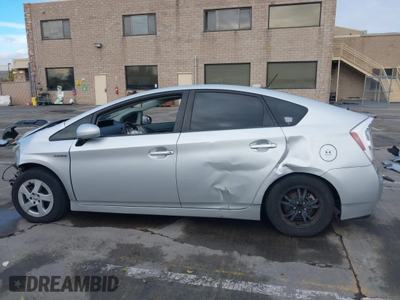 2010 Toyota Prius II with VIN JTDKN3DUXA0005068, listed as a IAAI auction lot 40957815 with 185,482 mi miles. Bid and sale history available at carsss.com. Image 15.