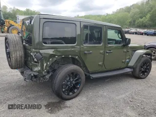 2023 Jeep Wrangler Sahara z VIN 1C4JJXP62PW553101, wystawiony jako Copart lot #56935165 z przebiegiem 28 157 mil mil oraz Szkoda całkowita • Salvage title. Historia ofert i sprzedaży dostępna na DreamBid. Obrazek 3.