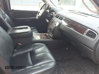 2008 GMC Yukon Denali z VIN 1GKFK63878J102480, wystawiony jako IAAI lot #42410257 z przebiegiem 258 841 mil mil oraz . Historia ofert i sprzedaży dostępna na DreamBid. Obrazek 5.