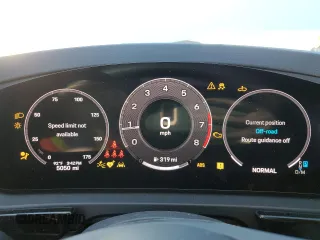2024 Porsche Cayenne z VIN WP1AA2AYXRDA09195, wystawiony jako Copart lot #87973845 z przebiegiem 5 050 mil mil oraz Szkoda całkowita • Salvage title. Historia ofert i sprzedaży dostępna na DreamBid. Obrazek 9.