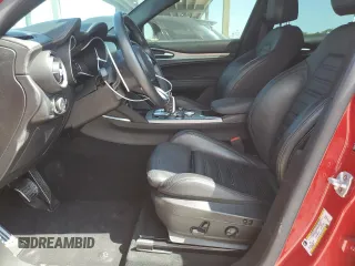 2020 Alfa Romeo Stelvio Ti z VIN ZASPAKBN1L7C86895, wystawiony jako Copart lot #49410355 z przebiegiem 1683 mil mil oraz Szkody całkowita. Historia ofert i sprzedaży dostępna na DreamBid. Obrazek 7.