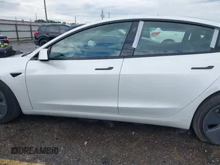 2023 Tesla Model 3 z VIN 5YJ3E1EA0PF511158, wystawiony jako IAAI lot #42210455 z przebiegiem 22 291 mil mil oraz . Historia ofert i sprzedaży dostępna na DreamBid. Obrazek 14.