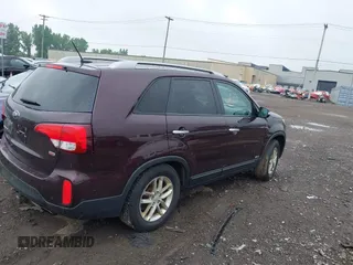 2015 Kia Sorento LX with VIN 5XYKTCA63FG585728, listed as a IAAI auction lot 42424806 with 191,894 mi miles and . Bid and sale history available at DreamBid. Image 4.
