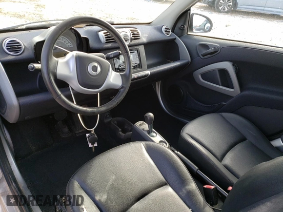 2015 Smart fortwo Passion z VIN WMEEJ3BA8FK790317, wystawiony jako Copart lot #71124392 z przebiegiem Nie podano mil oraz Szkody całkowita. Historia ofert i sprzedaży dostępna na DreamBid. Obrazek 8.