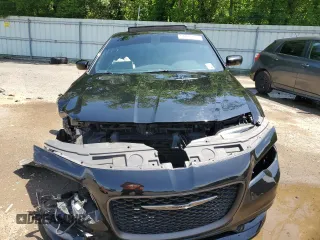 2018 Chrysler 300 S z VIN 2C3CCABG4JH223910, wystawiony jako Copart lot #54045785 z przebiegiem 110 100 mil mil oraz Szkoda całkowita • Salvage title. Historia ofert i sprzedaży dostępna na DreamBid. Obrazek 5.