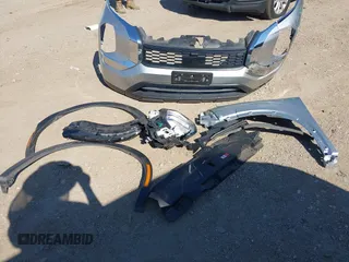 2024 Mitsubishi Outlander ES z VIN JA4J3UA8XRZ015082, wystawiony jako IAAI lot #42244407 z przebiegiem 18 885 mil mil oraz . Historia ofert i sprzedaży dostępna na DreamBid. Obrazek 12.