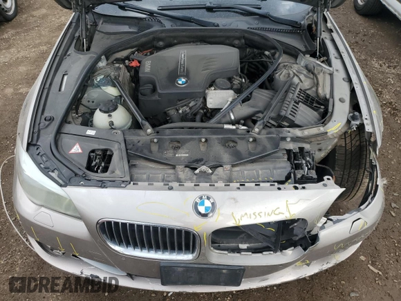 2013 BMW 5 Series 528i xDrive z VIN WBAXH5C51DD110966, wystawiony jako Copart lot #53949115 z przebiegiem 128 708 mil mil oraz Szkody całkowita. Historia ofert i sprzedaży dostępna na DreamBid. Obrazek 11.