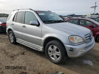 2005 Mercedes-Benz M 350 z VIN 4JGAB57E75A523414, wystawiony jako Copart lot #45756095 z przebiegiem 178 005 mil mil oraz Szkoda całkowita • Salvage title. Historia ofert i sprzedaży dostępna na DreamBid. Obrazek 4.