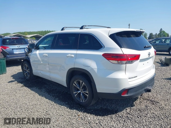 2018 Toyota Highlander LE с VIN 5TDBZRFH4JS907963, выставлен на аукционе IAAI как лот 42160263 с пробегом 42 074 миль миль и . История ставок и продаж доступна на DreamBid. Изображение 3.