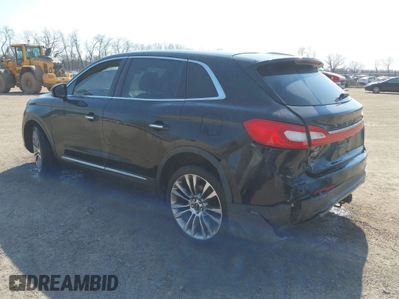 2017 Lincoln MKX Reserve z VIN 2LMPJ8LP2HBL25990, wystawiony jako IAAI lot #41780043 z przebiegiem 121 883 mil mil oraz . Historia ofert i sprzedaży dostępna na DreamBid. Obrazek 3.