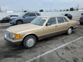 1987 Mercedes-Benz 560 z VIN WDBCA39D9HA298375, wystawiony jako Copart lot #59517385 z przebiegiem 107 267 mil mil oraz Czysty tytuł • Clean title. Historia ofert i sprzedaży dostępna na DreamBid. Obrazek 1.