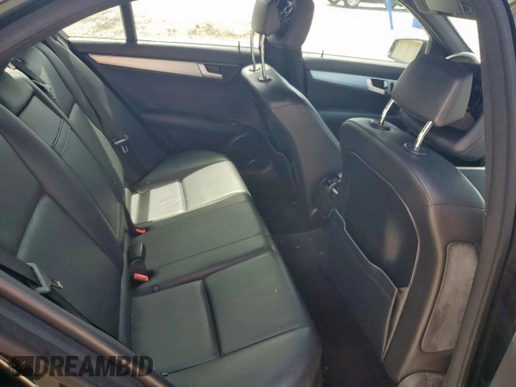 2012 Mercedes-Benz C 250 Sport с VIN WDDGF4HB6CR238614, выставлен на аукционе Copart как лот 61547715 с пробегом 107 849 миль миль и Списание • Salvage title. История ставок и продаж доступна на DreamBid. Изображение 10.
