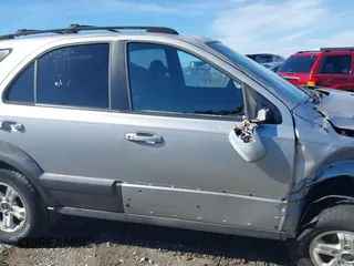 2003 Kia Sorento LX z VIN KNDJC733535052094, wystawiony jako IAAI lot #41461001 z przebiegiem 168 996 mil mil oraz . Historia ofert i sprzedaży dostępna na DreamBid. Obrazek 14.