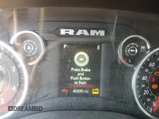 2024 Ram 2500 Big Horn z VIN 3C6UR5DL1RG106160, wystawiony jako Copart lot #52650405 z przebiegiem 40 090 mil mil oraz Szkoda całkowita • Salvage title. Historia ofert i sprzedaży dostępna na DreamBid. Obrazek 9.
