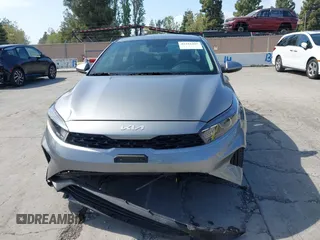 2024 Kia Forte LXS z VIN 3KPF24AD5RE759745, wystawiony jako IAAI lot #42101425 z przebiegiem 13 165 mil mil oraz . Historia ofert i sprzedaży dostępna na DreamBid. Obrazek 12.