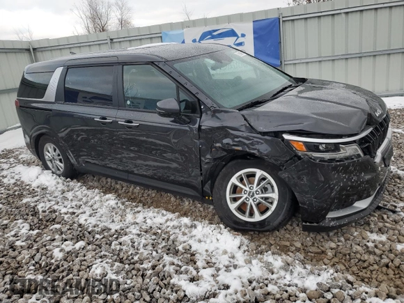 2024 Kia Carnival LX with VIN KNDNB4H3XR6434488, listed as a Copart auction lot 82877154 with 12,335 mi miles and Non Repairable. Bid and sale history available at carsss.com. Image 4.