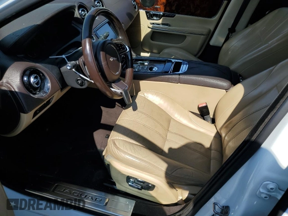 2015 Jaguar XJ with VIN SAJWA1CZ8F8V81637, listed as a Copart auction lot 55619555 with 88,328 mi miles and Salvage Title. Bid and sale history available at DreamBid. Image 7.
