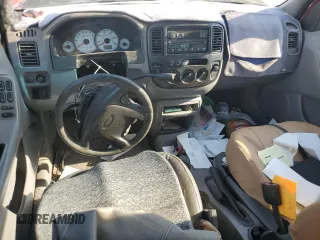 2001 Ford Escape XLS with VIN 1FMYU02161KE97828, listed as a Copart auction lot 62542154 with 186,810 mi miles and Salvage Title. Bid and sale history available at carsss.com. Image 8.