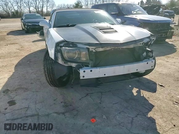 2013 Chevrolet Camaro LT z VIN 2G1FC3D30D9217897, wystawiony jako Copart lot #42090665 z przebiegiem 132 813 mil mil oraz Szkoda całkowita • Salvage title. Historia ofert i sprzedaży dostępna na DreamBid. Obrazek 10.