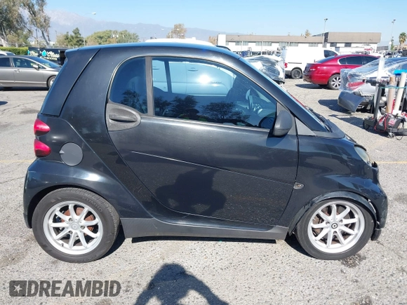 2009 Smart fortwo Pure z VIN WMEEJ31X49K218655, wystawiony jako IAAI lot #40850458 z przebiegiem 243 075 mil mil oraz . Historia ofert i sprzedaży dostępna na DreamBid. Obrazek 12.