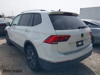 2024 Volkswagen Tiguan Wolfsburg Edition with VIN 3VV5B7AX0RM231755, listed as a IAAI auction lot 41752781 with 4,561 mi miles. Bid and sale history available at carsss.com. Image 3.