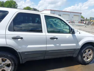 2005 Ford Escape XLT with VIN 1FMYU93125DA22612, listed as a IAAI auction lot 41971728 with 192,461 mi miles. Bid and sale history available at carsss.com. Image 13.