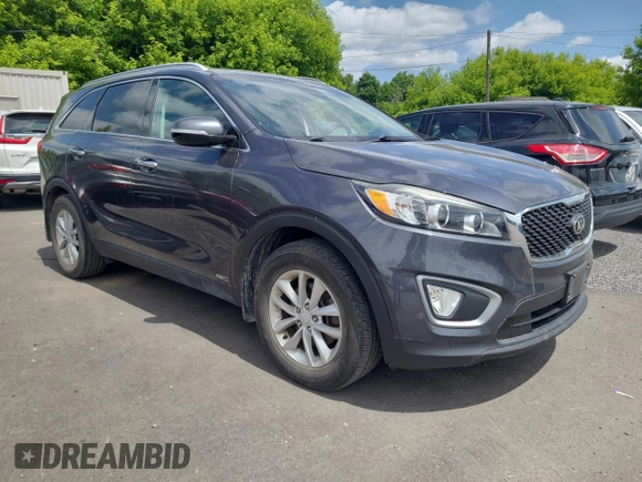 2016 Kia Sorento LX Turbo z VIN 5XYPGDA11GG055411, wystawiony jako Copart lot #61179755 z przebiegiem 185 629 mil mil oraz Czysty tytuł • Clean title. Historia ofert i sprzedaży dostępna na DreamBid. Obrazek 1.