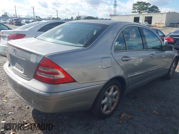 2003 Mercedes-Benz C 320 с VIN WDBRF64J83F430290, выставлен на аукционе IAAI как лот 41216402 с пробегом 181 558 миль миль и . История ставок и продаж доступна на DreamBid. Изображение 4.