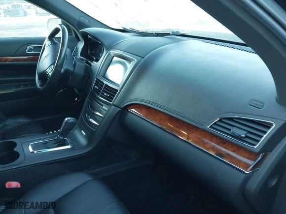 2018 Lincoln MKT with VIN 2LMHJ5NK9JBL00420, listed as a IAAI auction lot 41024664 with 342,921 mi miles. Bid and sale history available at carsss.com. Image 5.