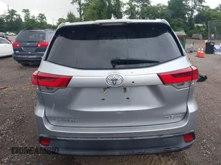 2018 Toyota Highlander SE z VIN 5TDJZRFH6JS545680, wystawiony jako IAAI lot #42548969 z przebiegiem 43 622 mil mil oraz . Historia ofert i sprzedaży dostępna na DreamBid. Obrazek 16.