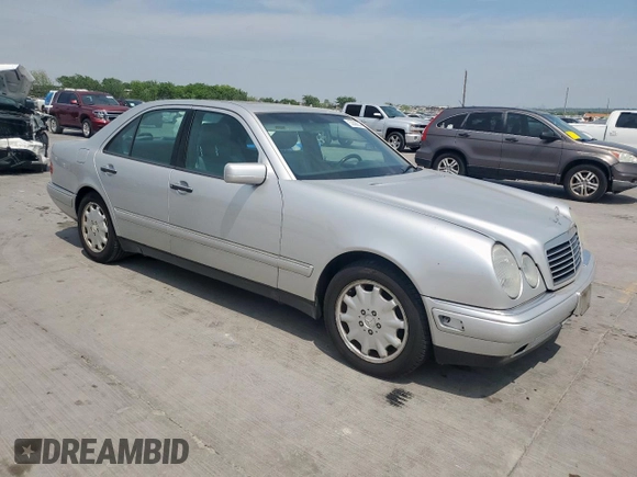 1997 Mercedes-Benz E-Class with VIN WDBJF55F3VA403290, listed as a Copart auction lot 53560555 with 0 mi miles and Clean Title. Bid and sale history available at carsss.com. Image 4.