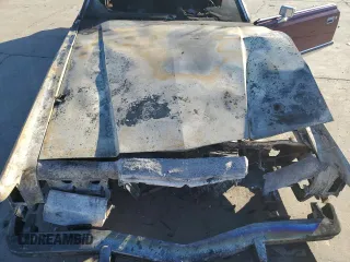 1977 Lincoln Continental с VIN 7Y89S829453, выставлен на аукционе Copart как лот 89298145 с пробегом Не указан миль и На запчасти • Non repairable. История ставок и продаж доступна на DreamBid. Изображение 12.
