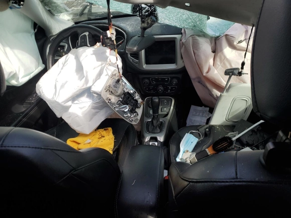 2019 Jeep Compass High Altitude with VIN 3C4NJDCB0KT672721, listed as a Copart auction lot 49393495 with 90,630 mi miles and Salvage title. Bid and sale history available at DreamBid. Image 8.