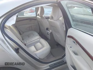2007 Volvo S80 I6 with VIN YV1AS982471016600, listed as a IAAI auction lot 42068122 with 100,083 mi miles. Bid and sale history available at carsss.com. Image 8.