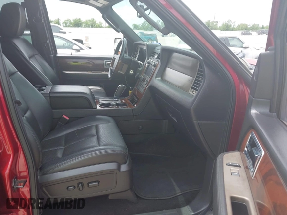 2013 Lincoln Navigator z VIN 5LMJJ2H56DEL07915, wystawiony jako IAAI lot #42138639 z przebiegiem 143 437 mil mil oraz . Historia ofert i sprzedaży dostępna na DreamBid. Obrazek 5.