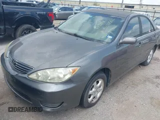 2006 Toyota Camry STD with VIN JTDBE32K163047233, listed as a IAAI auction lot 42088552 with 137,973 mi miles. Bid and sale history available at carsss.com. Image 2.