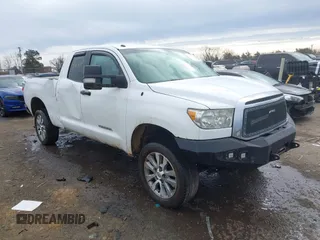 2012 Toyota Tundra z VIN 5TFUM5F16CX036743, wystawiony jako IAAI lot #41618964 z przebiegiem 134 413 mil mil oraz . Historia ofert i sprzedaży dostępna na DreamBid. Obrazek 1.