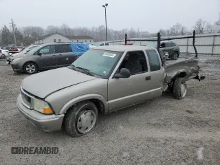 2002 GMC Sonoma SLS with VIN 1GTCS195328163144, listed as a Copart auction lot 86900604 with 0 mi miles and Salvage Title. Bid and sale history available at carsss.com. Image 1.